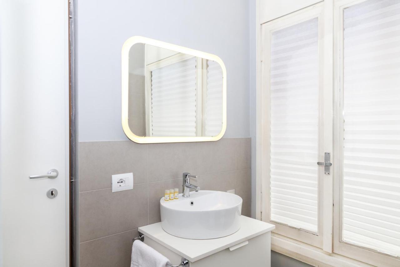 Hemeras Boutique Homes - 2 Luxury Apartments In The City Center Milan Bagian luar foto