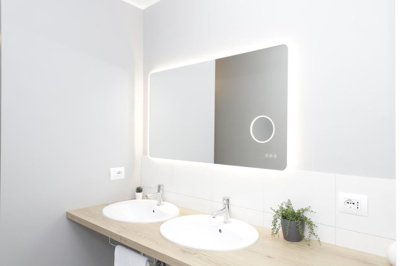 Hemeras Boutique Homes - 2 Luxury Apartments In The City Center Milan Bagian luar foto